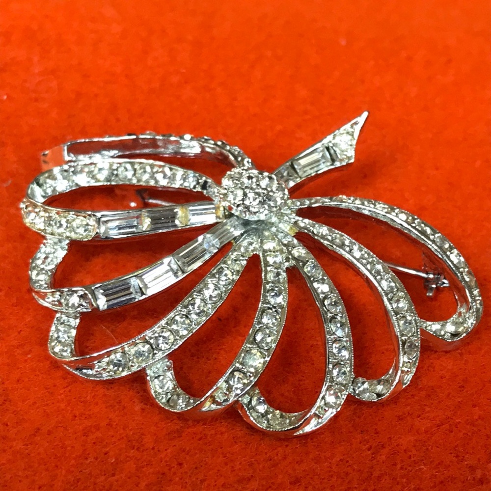 Vintage Pell brooch pin